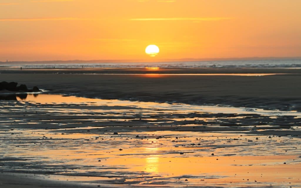 super coucher de soleil sur la plage à villers sur mer